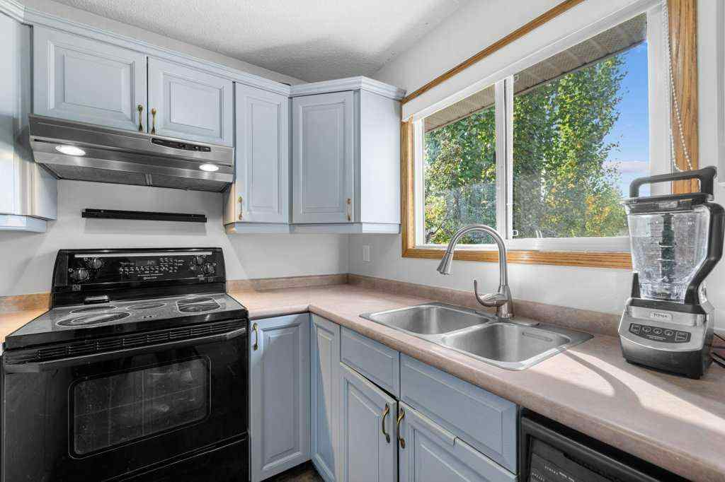 MLS® A2261944 - 488 Bracewood Crescent SW in Braeside Calgary, Residential