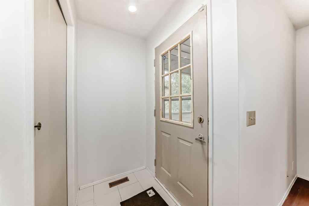 MLS® A2261968 - Unit ##11 380 Bermuda Drive NW in Beddington Heights Calgary, Residential