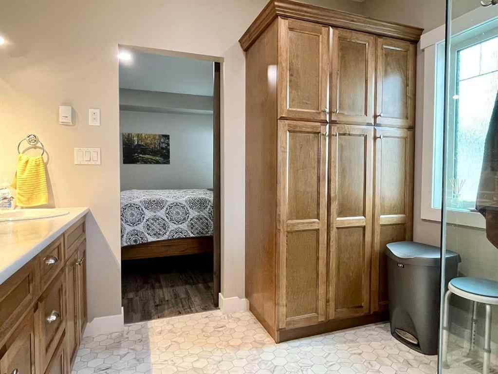 MLS® A2261978 - 5132 54 Avenue  in Viking Viking, Residential