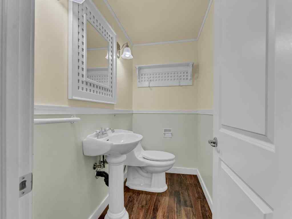 MLS® A2262005 - 922 Bassett Crescent NW in Northwest Crescent Heights Medicine Hat, Residential