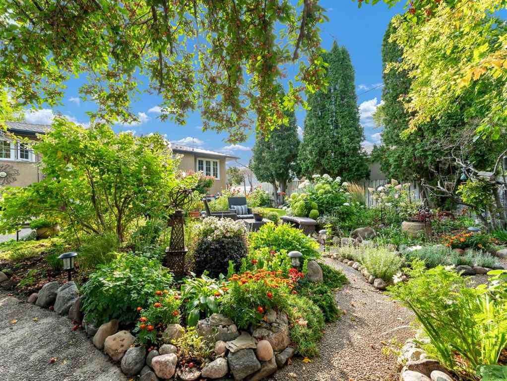 MLS® A2262005 - 922 Bassett Crescent NW in Northwest Crescent Heights Medicine Hat, Residential