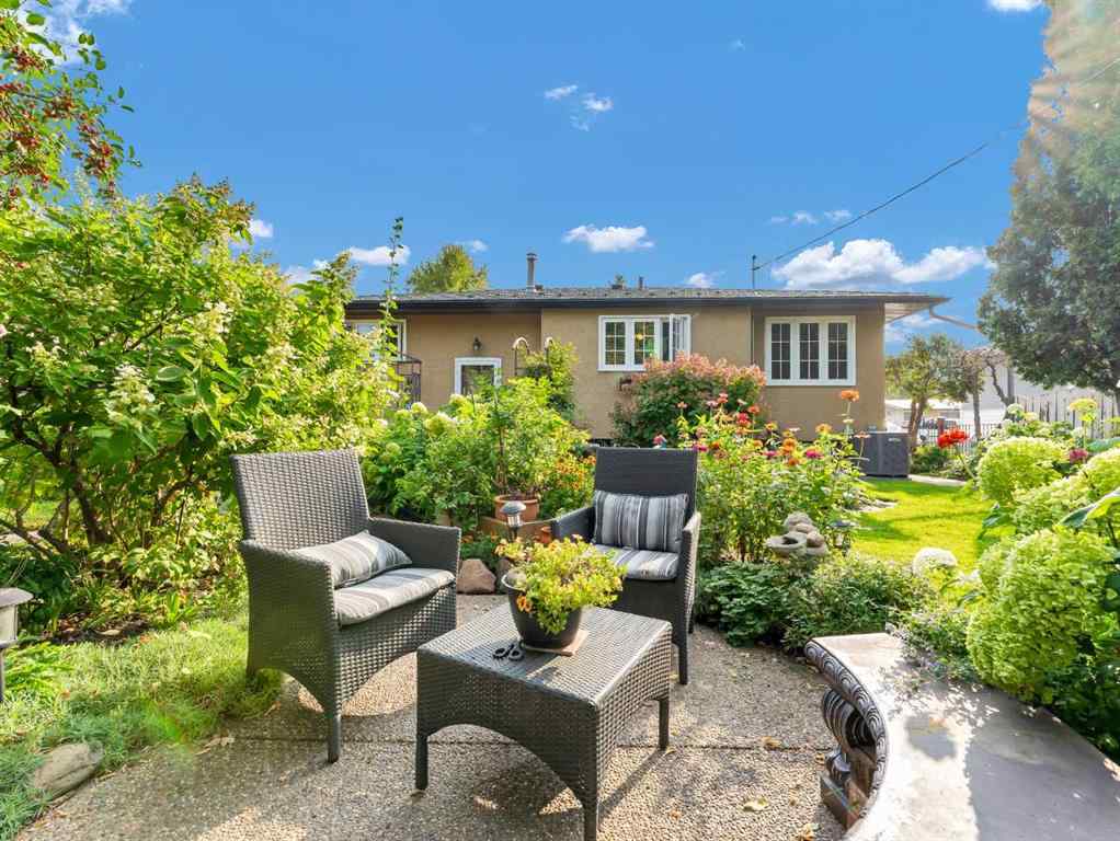 MLS® A2262005 - 922 Bassett Crescent NW in Northwest Crescent Heights Medicine Hat, Residential