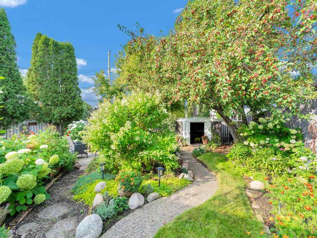 MLS® A2262005 - 922 Bassett Crescent NW in Northwest Crescent Heights Medicine Hat, Residential