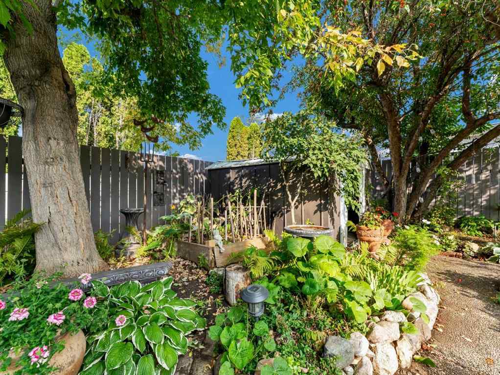 MLS® A2262005 - 922 Bassett Crescent NW in Northwest Crescent Heights Medicine Hat, Residential