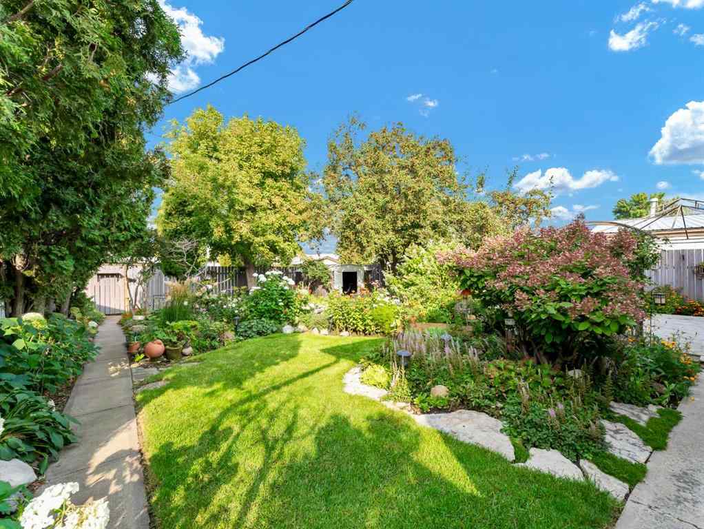 MLS® A2262005 - 922 Bassett Crescent NW in Northwest Crescent Heights Medicine Hat, Residential