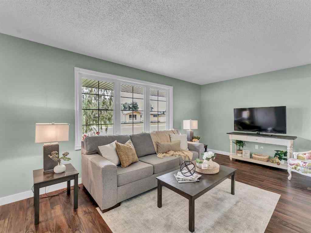 MLS® A2262005 - 922 Bassett Crescent NW in Northwest Crescent Heights Medicine Hat, Residential