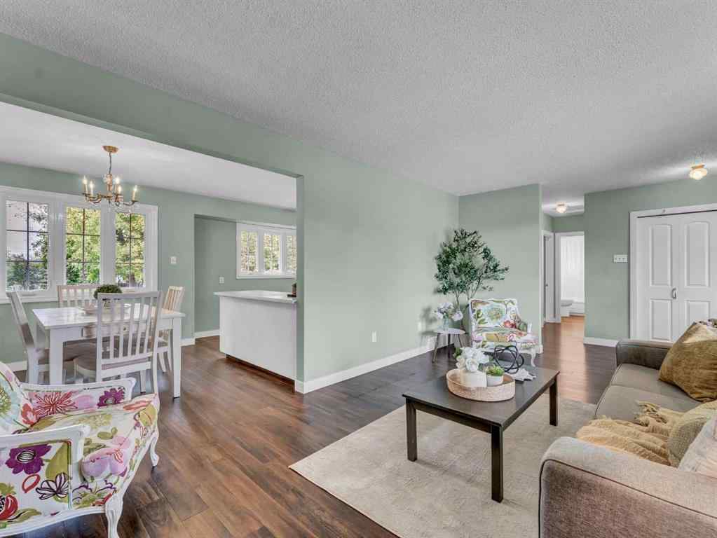 MLS® A2262005 - 922 Bassett Crescent NW in Northwest Crescent Heights Medicine Hat, Residential