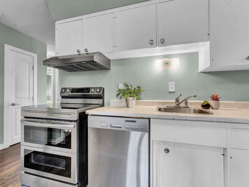 MLS® A2262005 - 922 Bassett Crescent NW in Northwest Crescent Heights Medicine Hat, Residential