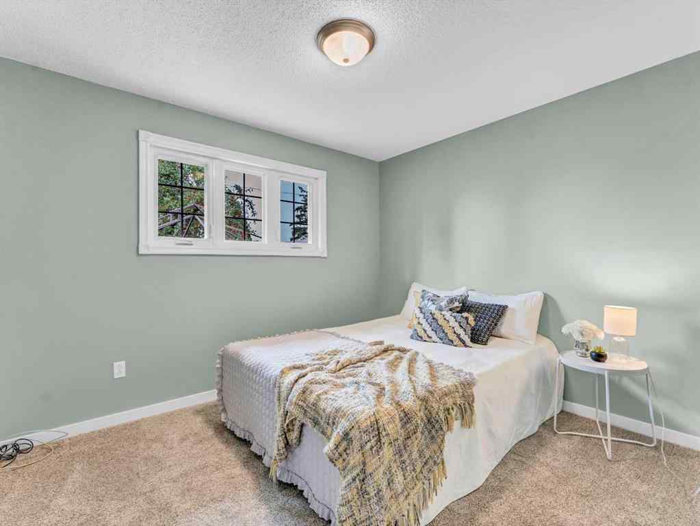 MLS® A2262005 - 922 Bassett Crescent NW in Northwest Crescent Heights Medicine Hat, Residential