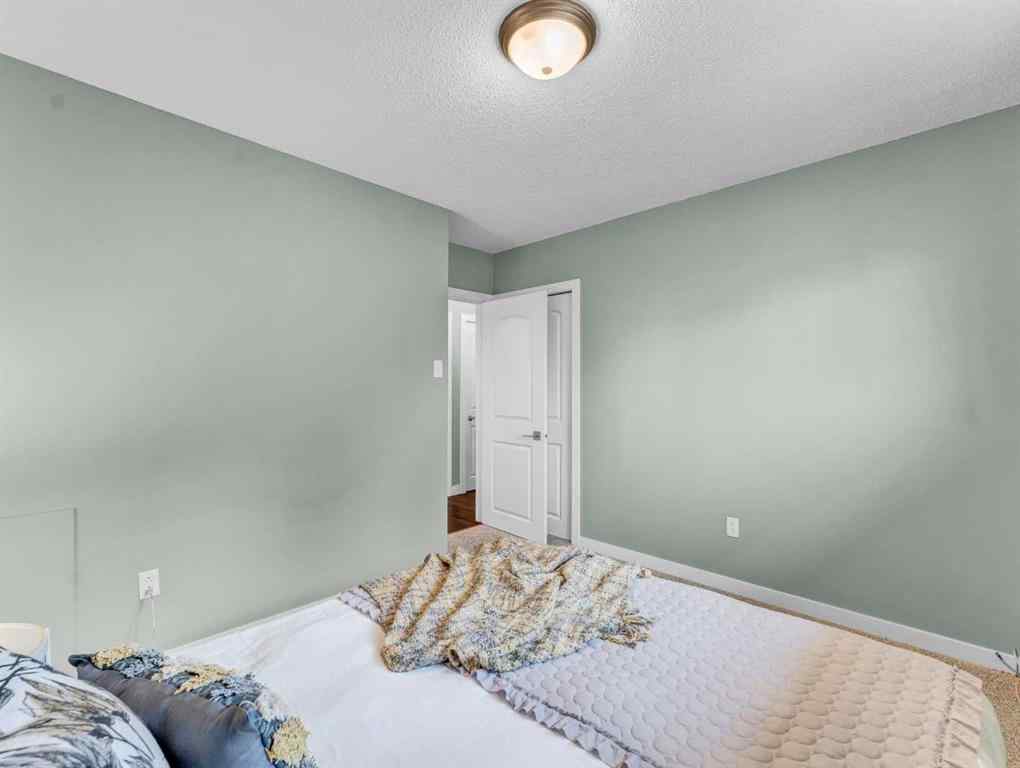 MLS® A2262005 - 922 Bassett Crescent NW in Northwest Crescent Heights Medicine Hat, Residential