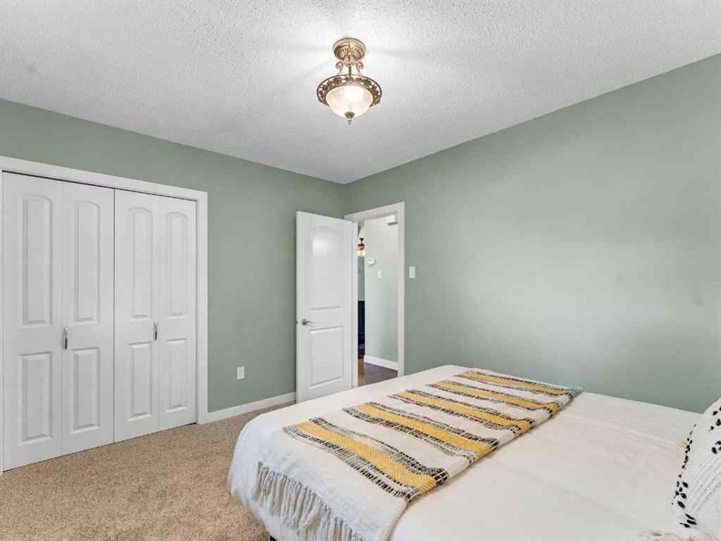 MLS® A2262005 - 922 Bassett Crescent NW in Northwest Crescent Heights Medicine Hat, Residential