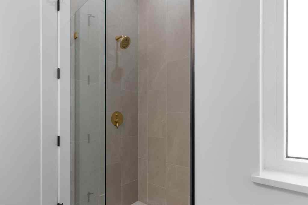 MLS® A2262024 - 2019 6 Avenue NW in West Hillhurst Calgary, Residential