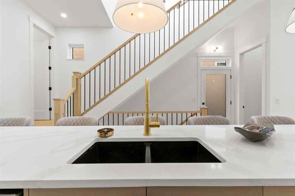 MLS® A2262024 - 2019 6 Avenue NW in West Hillhurst Calgary, Residential