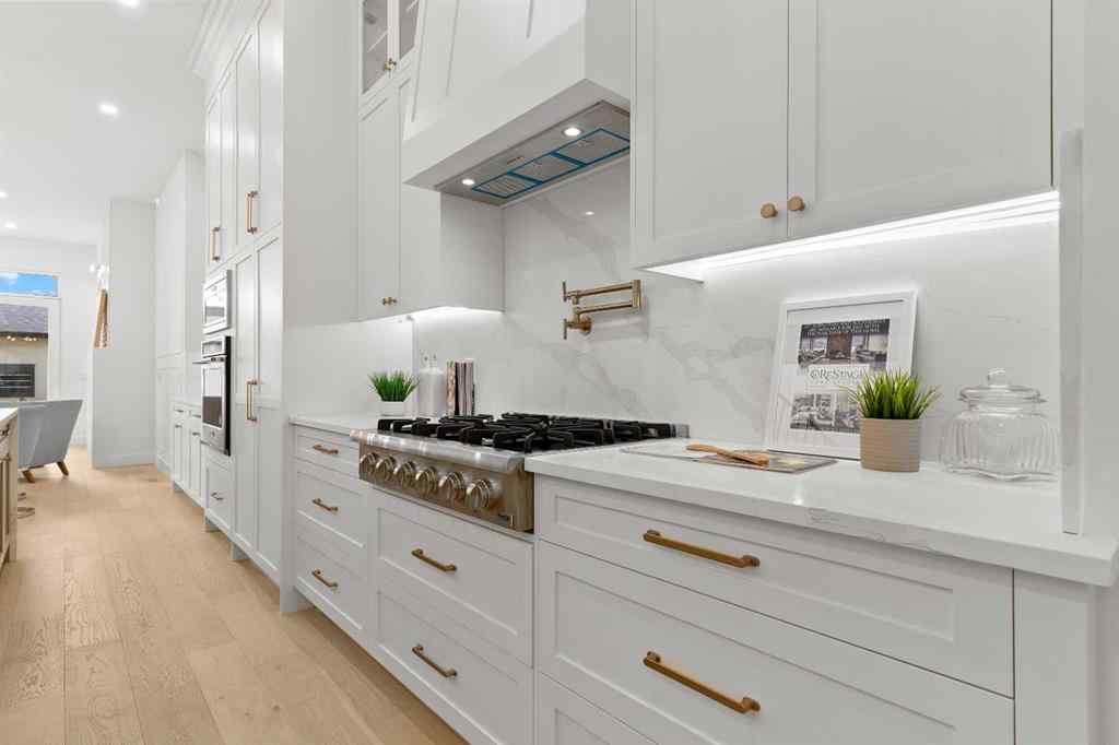 MLS® A2262024 - 2019 6 Avenue NW in West Hillhurst Calgary, Residential