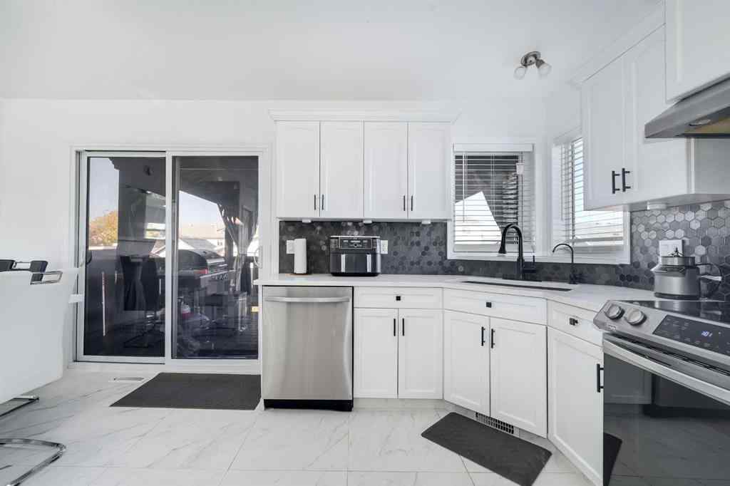 MLS® A2262040 - 44 Parkside Crescent  in Panorama Estates Blackfalds, Residential