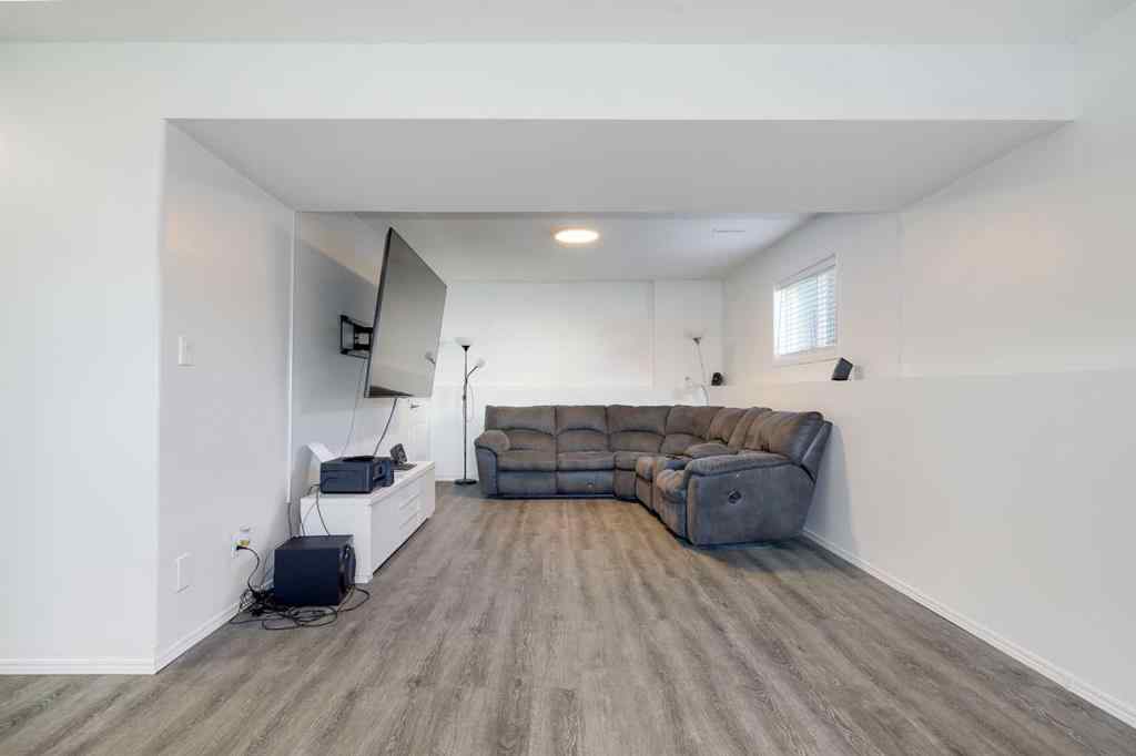 MLS® A2262040 - 44 Parkside Crescent  in Panorama Estates Blackfalds, Residential