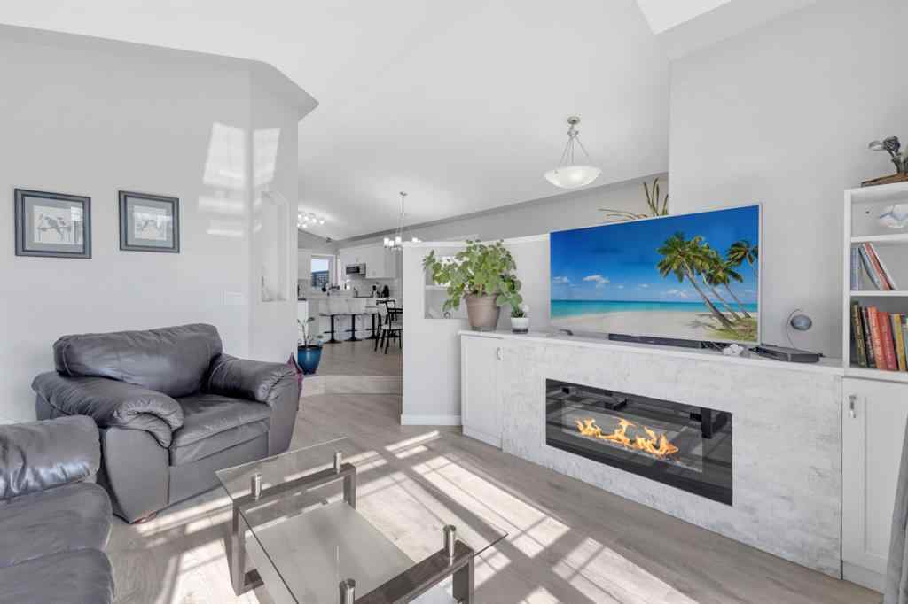 MLS® A2262052 - 82 Hinshaw Drive W in Hewlett Park Sylvan Lake, Residential