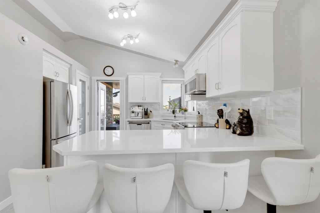 MLS® A2262052 - 82 Hinshaw Drive W in Hewlett Park Sylvan Lake, Residential