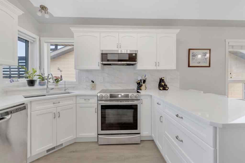 MLS® A2262052 - 82 Hinshaw Drive W in Hewlett Park Sylvan Lake, Residential