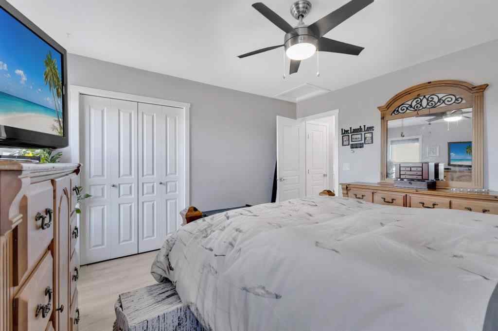 MLS® A2262052 - 82 Hinshaw Drive W in Hewlett Park Sylvan Lake, Residential