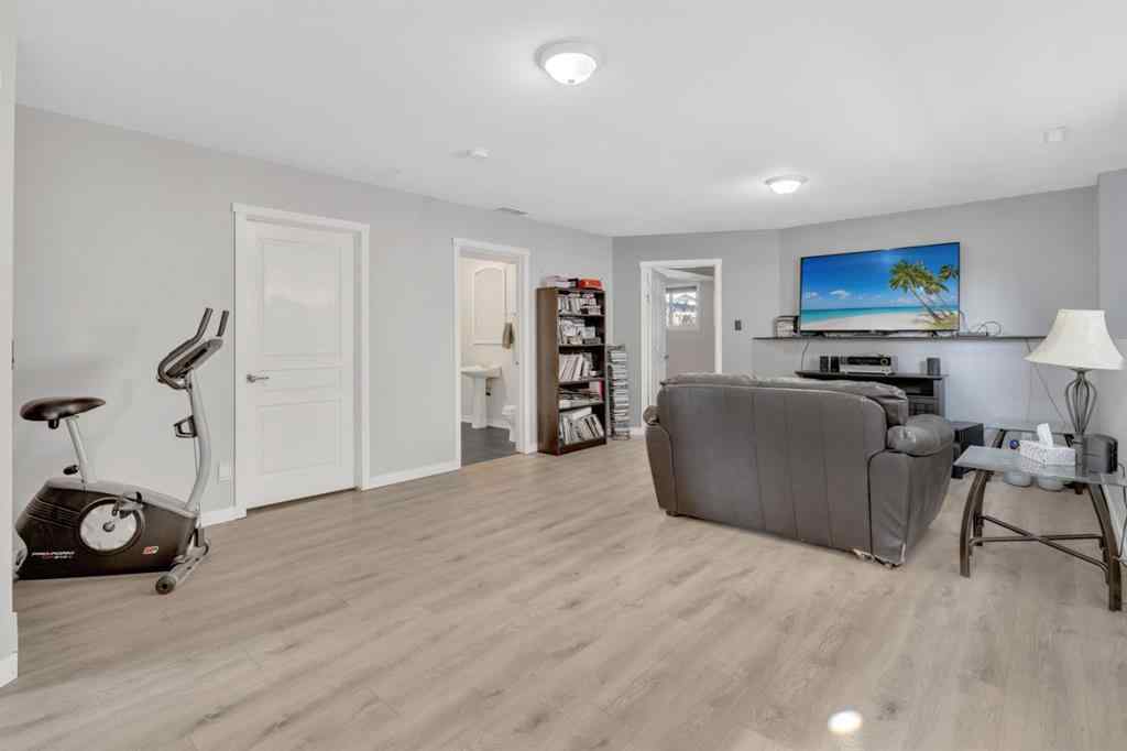 MLS® A2262052 - 82 Hinshaw Drive W in Hewlett Park Sylvan Lake, Residential