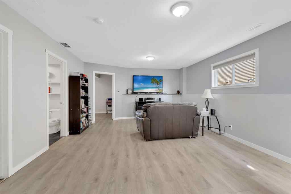 MLS® A2262052 - 82 Hinshaw Drive W in Hewlett Park Sylvan Lake, Residential