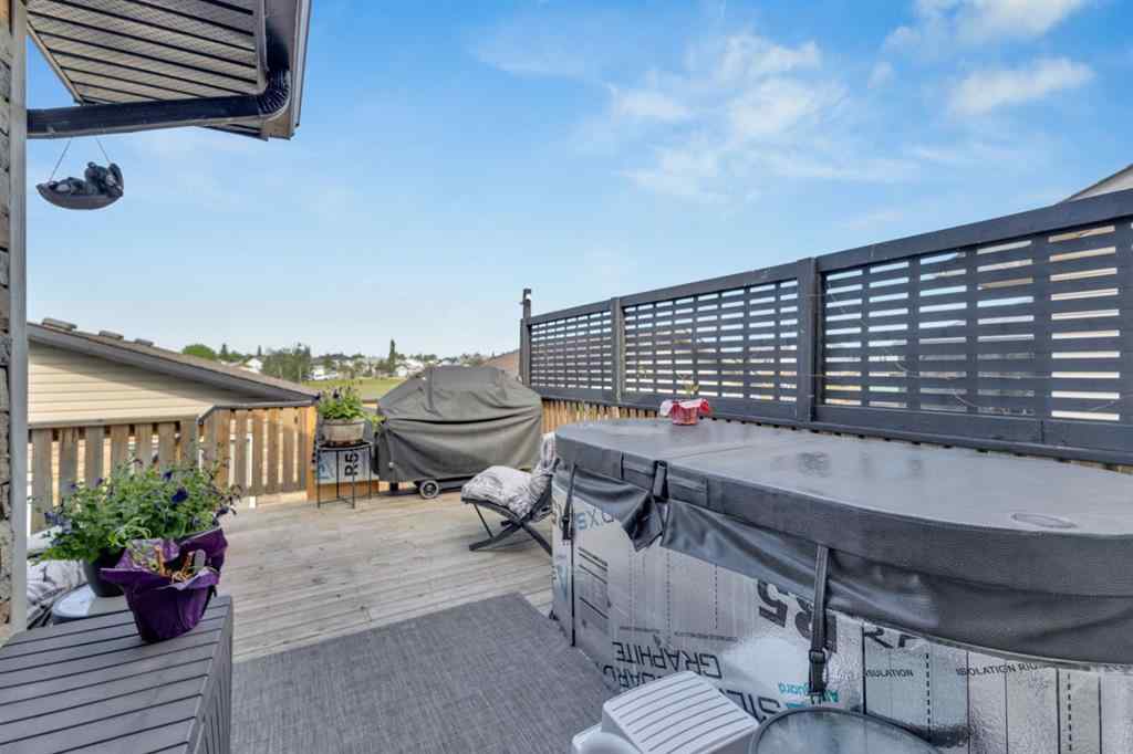 MLS® A2262052 - 82 Hinshaw Drive W in Hewlett Park Sylvan Lake, Residential