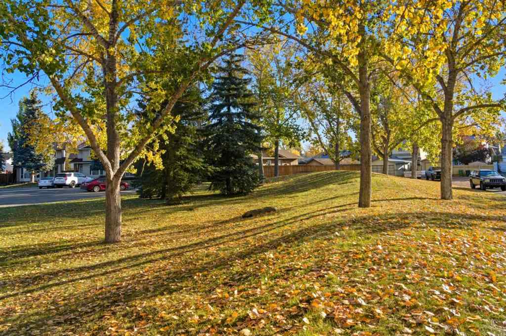 MLS® A2262085 - 165 Sunvale Crescent SE in Sundance Calgary, Residential