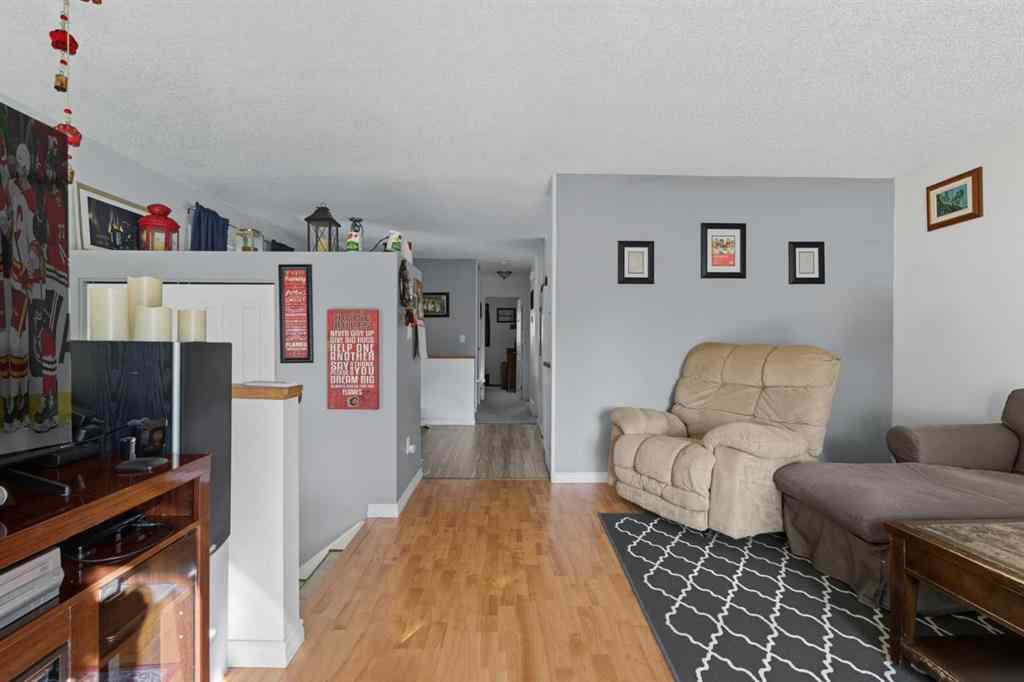 MLS® A2262085 - 165 Sunvale Crescent SE in Sundance Calgary, Residential