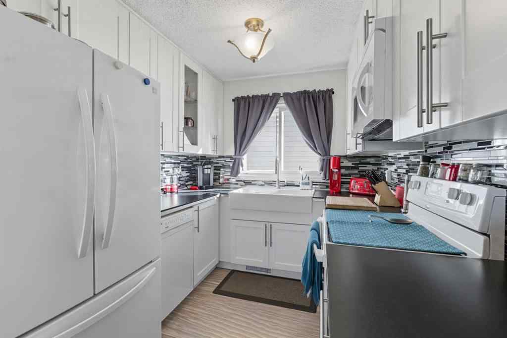 MLS® A2262085 - 165 Sunvale Crescent SE in Sundance Calgary, Residential