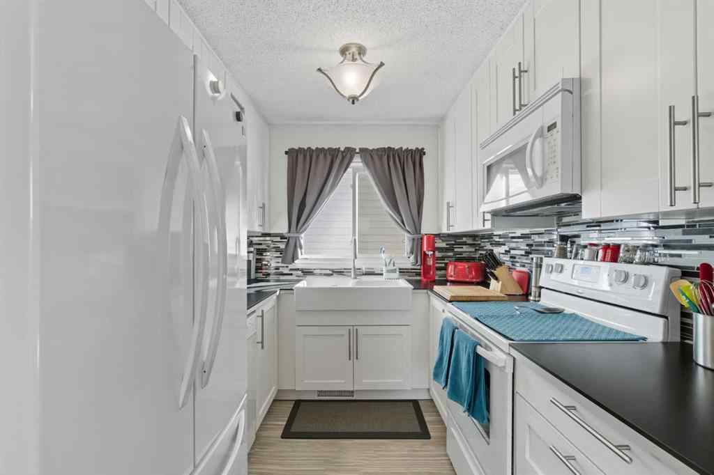 MLS® A2262085 - 165 Sunvale Crescent SE in Sundance Calgary, Residential