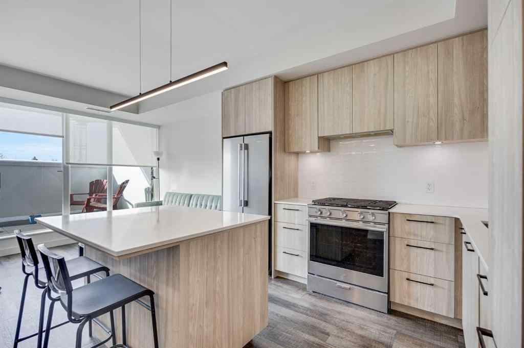 MLS® A2262086 - Unit #301 1107 Gladstone Road NW in Hillhurst Calgary, Residential