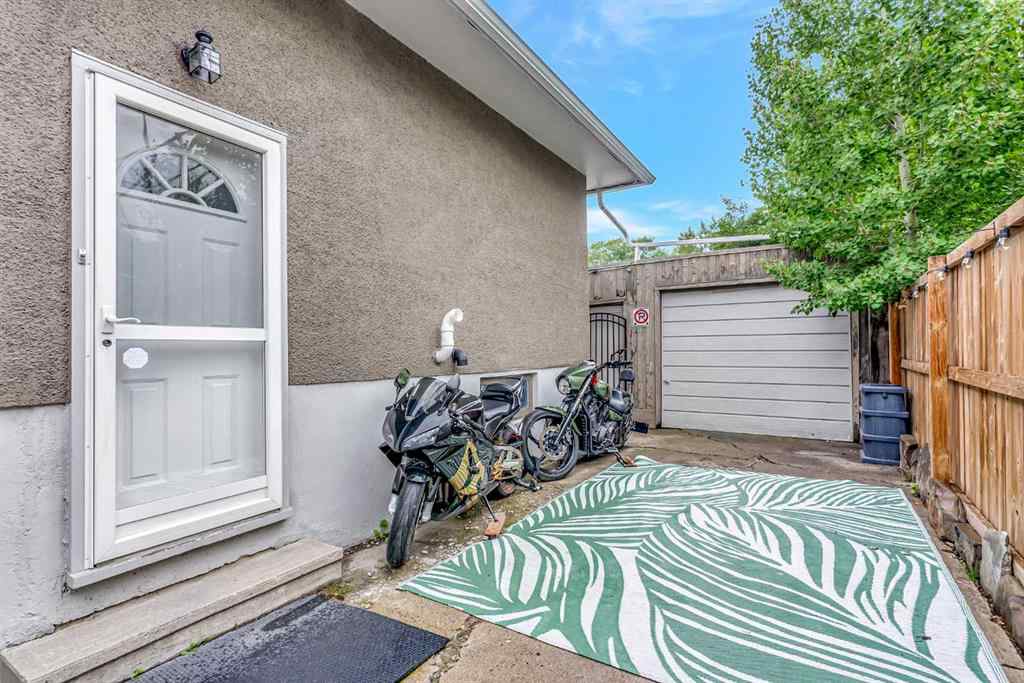MLS® A2262089 - 301 38 Street SW in Wildwood Calgary, Residential