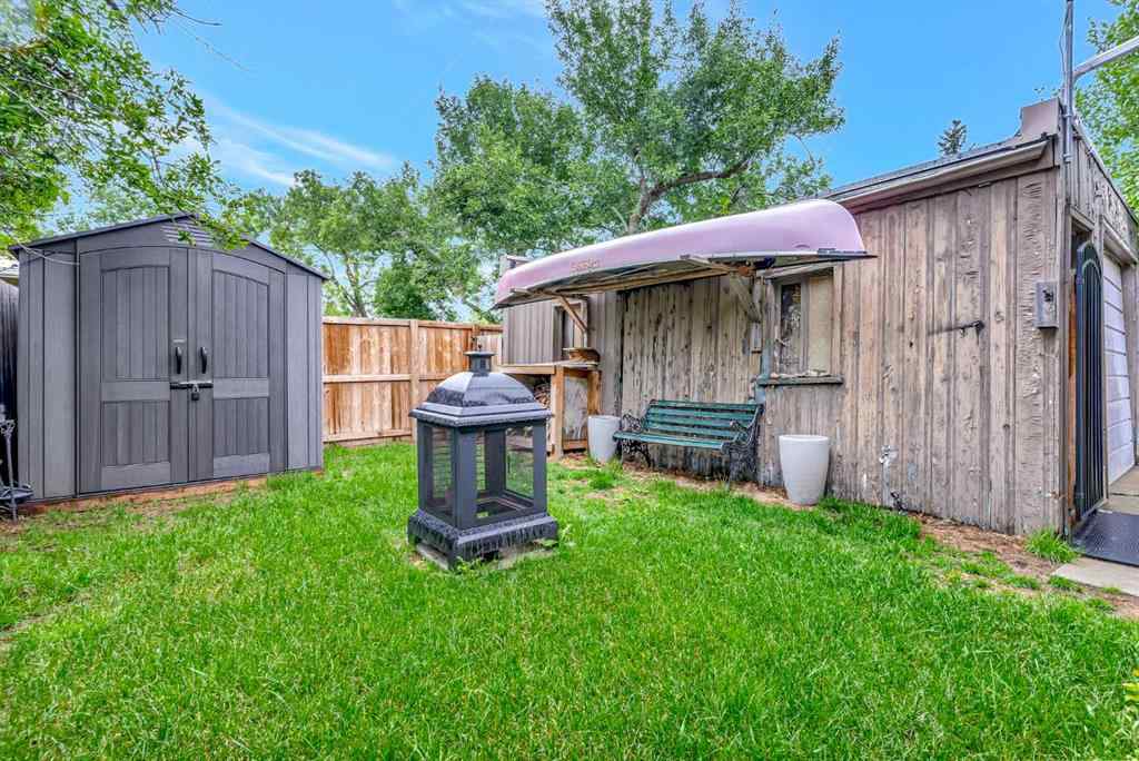 MLS® A2262089 - 301 38 Street SW in Wildwood Calgary, Residential