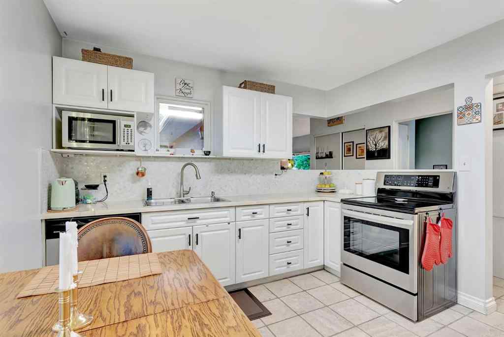 MLS® A2262089 - 301 38 Street SW in Wildwood Calgary, Residential