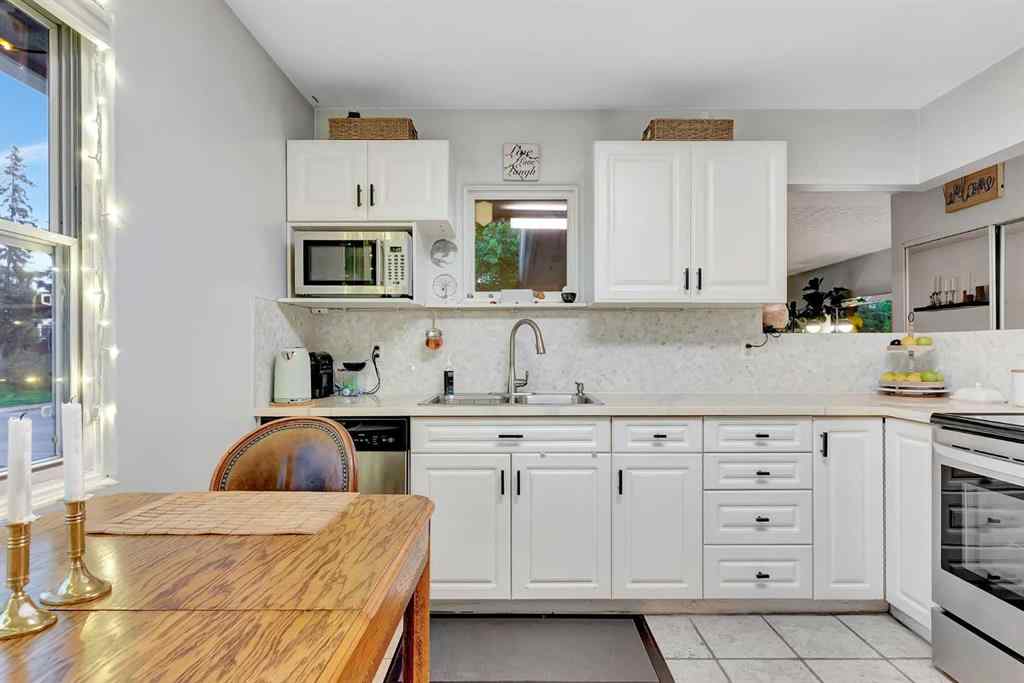 MLS® A2262089 - 301 38 Street SW in Wildwood Calgary, Residential