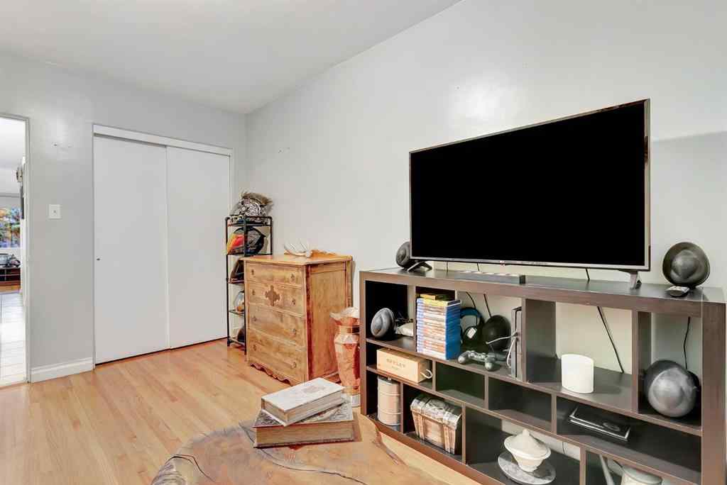 MLS® A2262089 - 301 38 Street SW in Wildwood Calgary, Residential