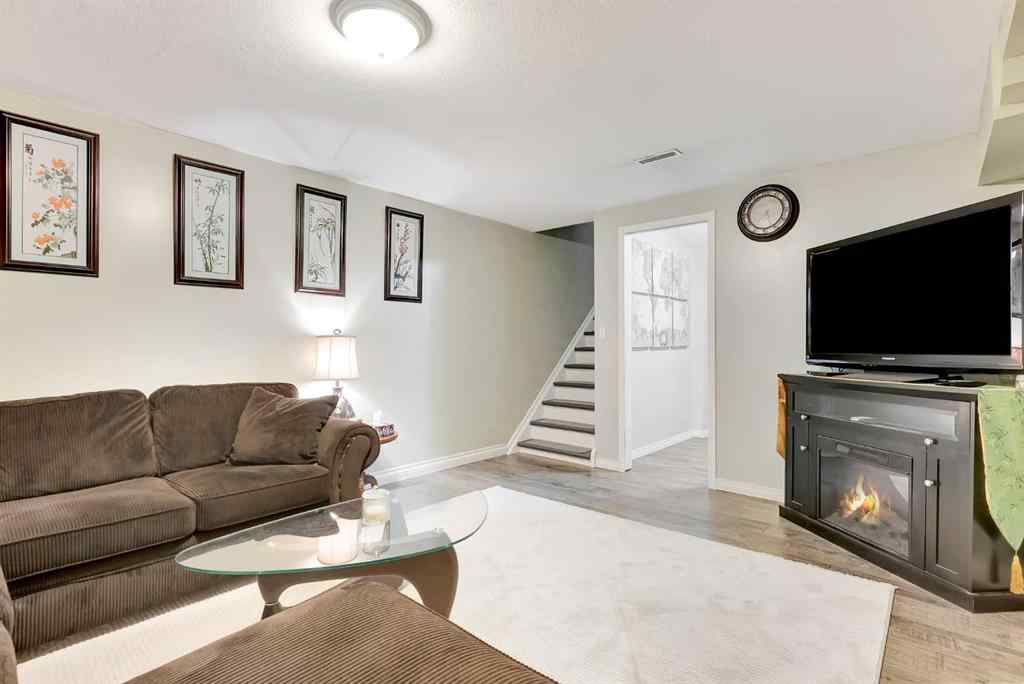 MLS® A2262089 - 301 38 Street SW in Wildwood Calgary, Residential