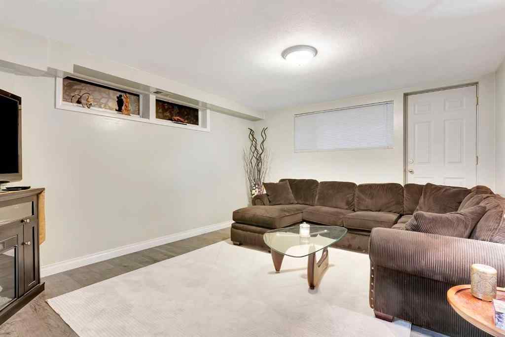 MLS® A2262089 - 301 38 Street SW in Wildwood Calgary, Residential