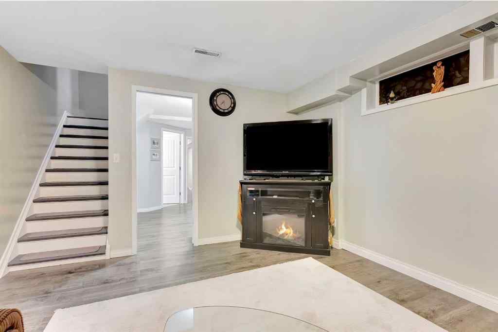 MLS® A2262089 - 301 38 Street SW in Wildwood Calgary, Residential