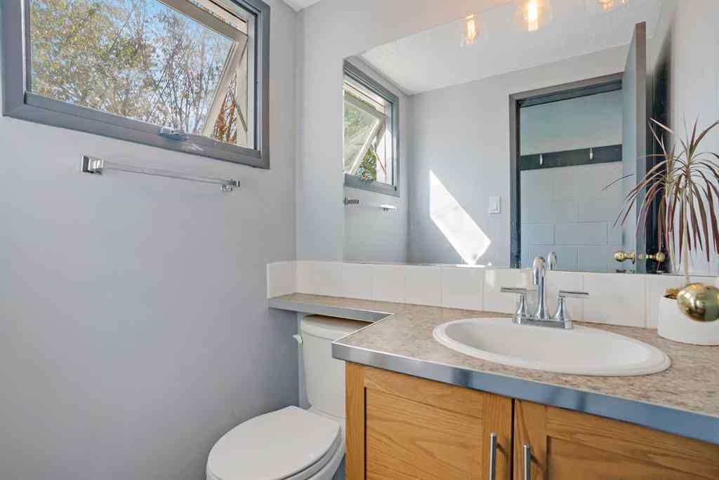 MLS® A2262090 - 6014 37 Street SW in Lakeview Calgary, Residential