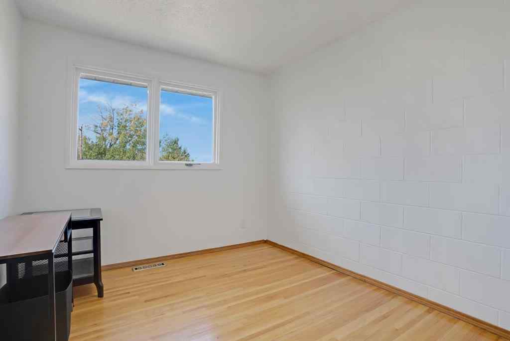 MLS® A2262090 - 6014 37 Street SW in Lakeview Calgary, Residential