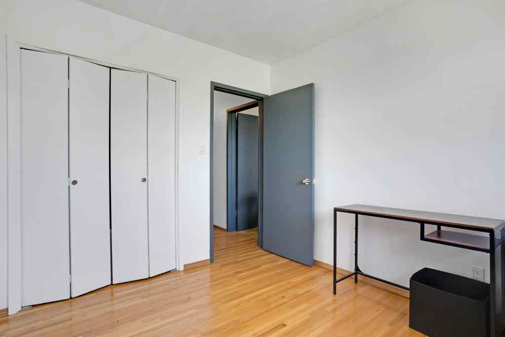 MLS® A2262090 - 6014 37 Street SW in Lakeview Calgary, Residential