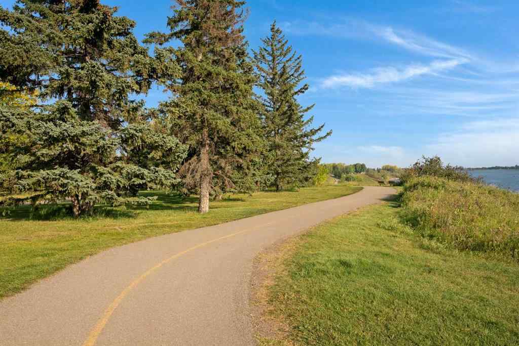 MLS® A2262090 - 6014 37 Street SW in Lakeview Calgary, Residential