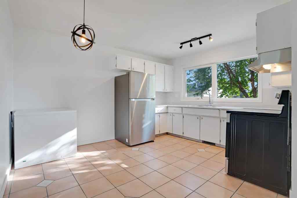 MLS® A2262090 - 6014 37 Street SW in Lakeview Calgary, Residential