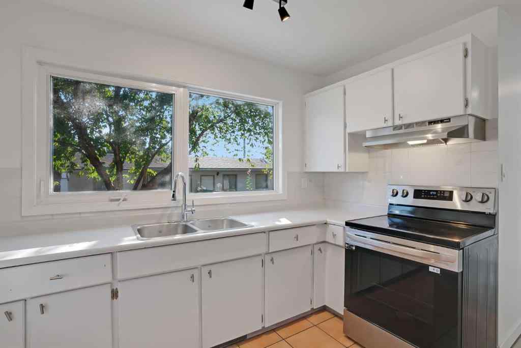 MLS® A2262090 - 6014 37 Street SW in Lakeview Calgary, Residential