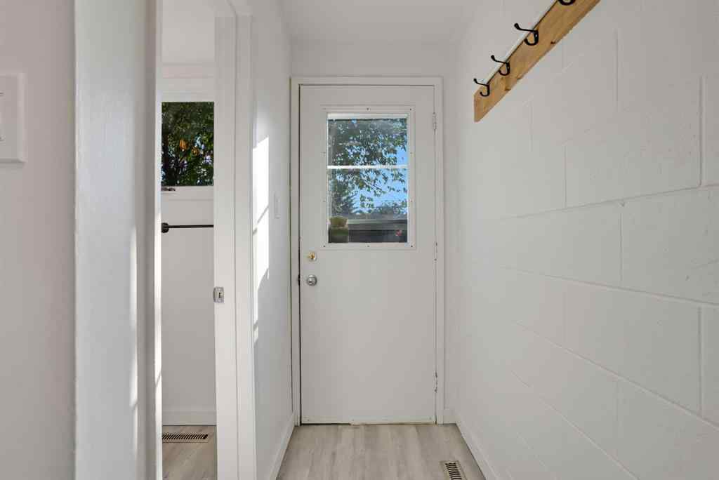 MLS® A2262090 - 6014 37 Street SW in Lakeview Calgary, Residential