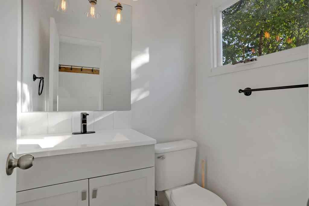 MLS® A2262090 - 6014 37 Street SW in Lakeview Calgary, Residential