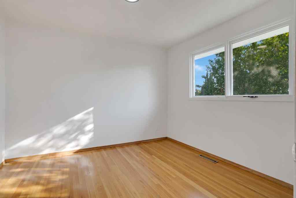 MLS® A2262090 - 6014 37 Street SW in Lakeview Calgary, Residential