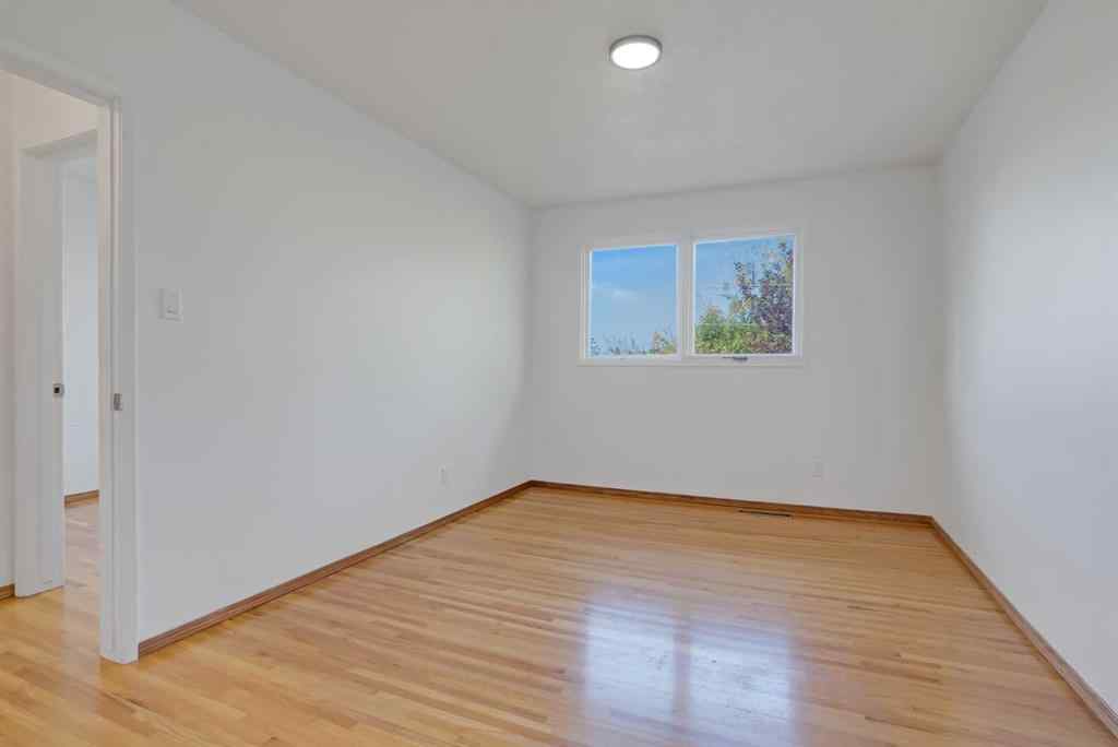 MLS® A2262090 - 6014 37 Street SW in Lakeview Calgary, Residential